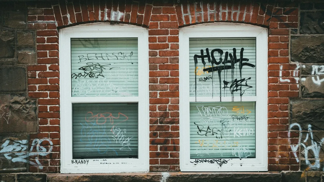 Anti-graffiti coating beschermt gevel tegen vandalisme