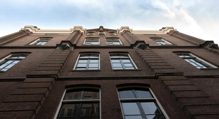 lood vervangen dakrand aansluiting schoorsteen waterschade gevel lekkend lood